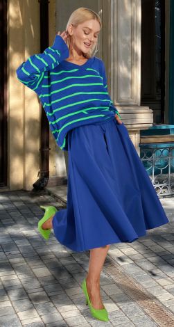 Свитер в полоску с мысом