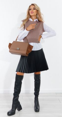 Вязаная жилетка