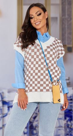 Вязанная жилетка