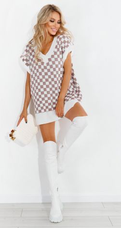 Вязанная жилетка