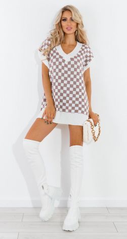 Вязанная жилетка