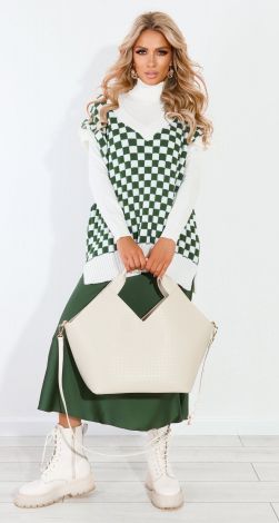 Вязанная жилетка