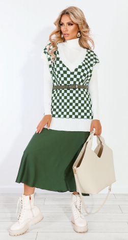 Вязанная жилетка