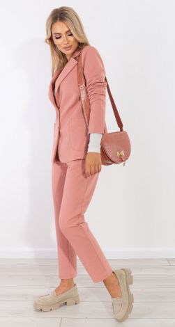 Костюми жіночі