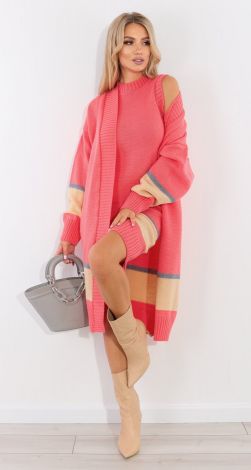 Костюмы женские