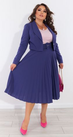 Гарний костюм із спідницею пліссе