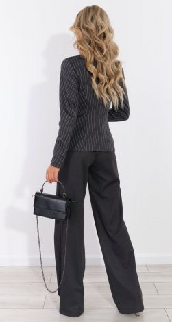 Брючний костюм у смужку