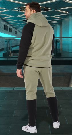 Мужские спортивные костюмы