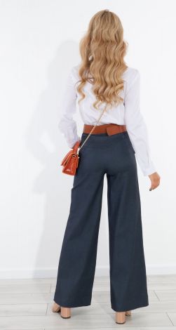 Wide-leg jeans with large pockets