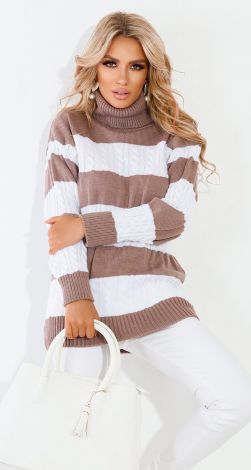 Удлиненный свитер с косами