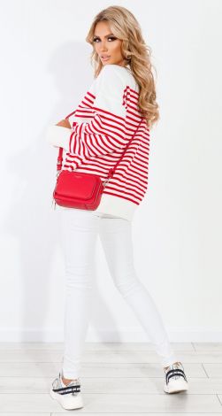 Модный свитер в полоску