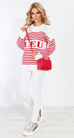 Модный свитер в полоску