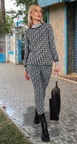 Костюми жіночі