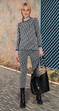 Костюми жіночі