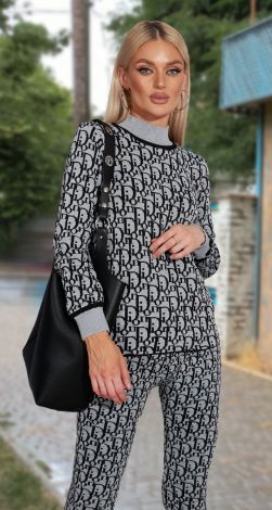 Теплий в'язаний костюм