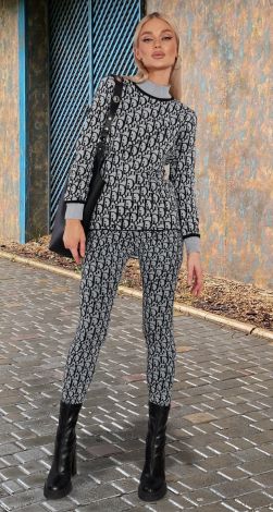 Теплий в'язаний костюм