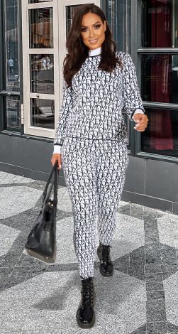 Костюми жіночі