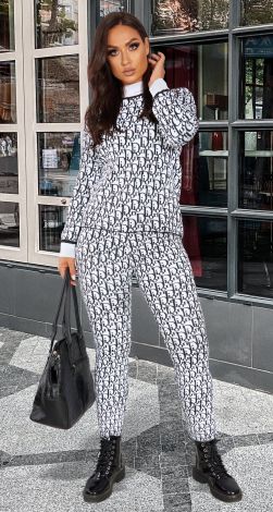 Теплий в'язаний костюм