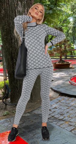 Костюми жіночі