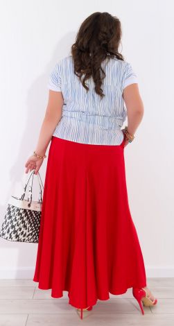 Довга червона спідниця
