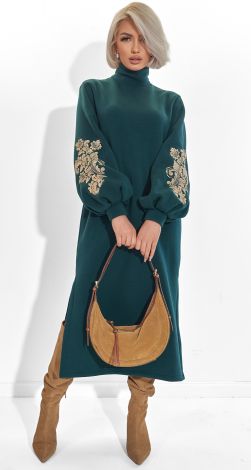 Тепле плаття з вишивкою