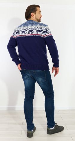 Свитер с оленями