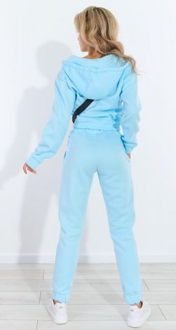 Костюмы женские