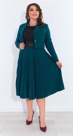 Гарний костюм із спідницею пліссе