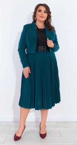 Гарний костюм із спідницею пліссе