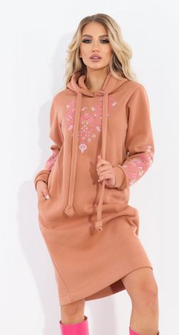 Теплое платье с  вышивкой