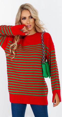Стильный свитер в полоску