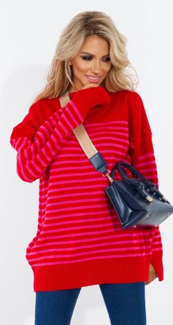 Стильный свитер в полоску