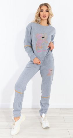 Теплий костюм із вишивкою