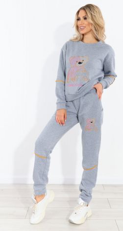 Теплий костюм із вишивкою