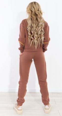 Костюми жіночі