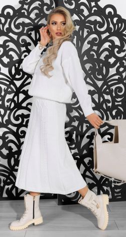 Костюмы женские