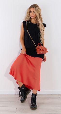 Вязанная жилетка