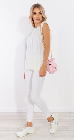 Вязанная жилетка