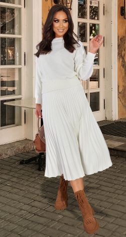 Костюм светр та спідниця