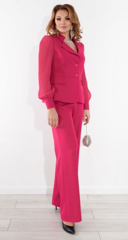 Красивый брючный костюм плиссе