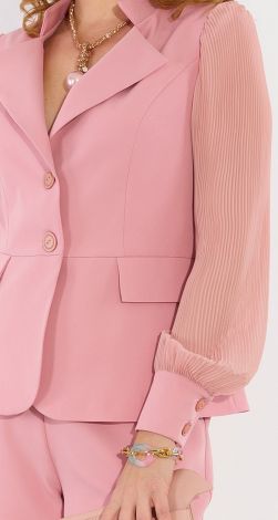 Красивый брючный костюм плиссе