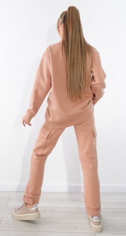 Костюмы женские