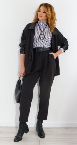 Костюмы женские