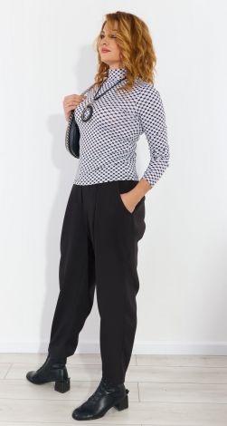 Костюмы женские