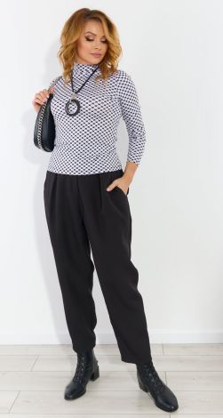 Костюмы женские