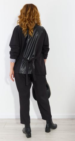 Костюмы женские