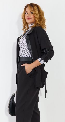 Костюмы женские