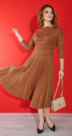 Стильное замшевое платье плиссе