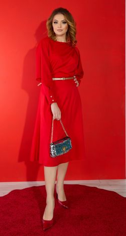 Красивий костюм зі спідницею