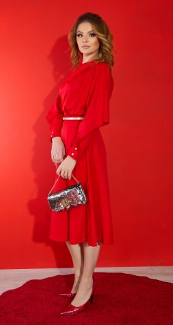 Красивий костюм зі спідницею